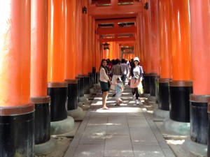 ศาลเจ้าฟูชิมิ อินาริ (Fushimi Inari Shrine) 