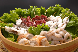อาหารทะเลผักย่างย่าง หอยสแกลลอบ  / ปลาหมึก  / shishamo  / ปลาหมึก /กุ้ง  กะหล่ำปลี หัวหอม  / หัวหอมสีเขียว  / เห็ดออรินจิ / ฟักทอง / พริกหยวก / ข้าวฟ่าง เมนู※เป็นตัวอย่าง แต่ละซีซันอาหารทะเลสดๆน่าทานสุดค่ะ 